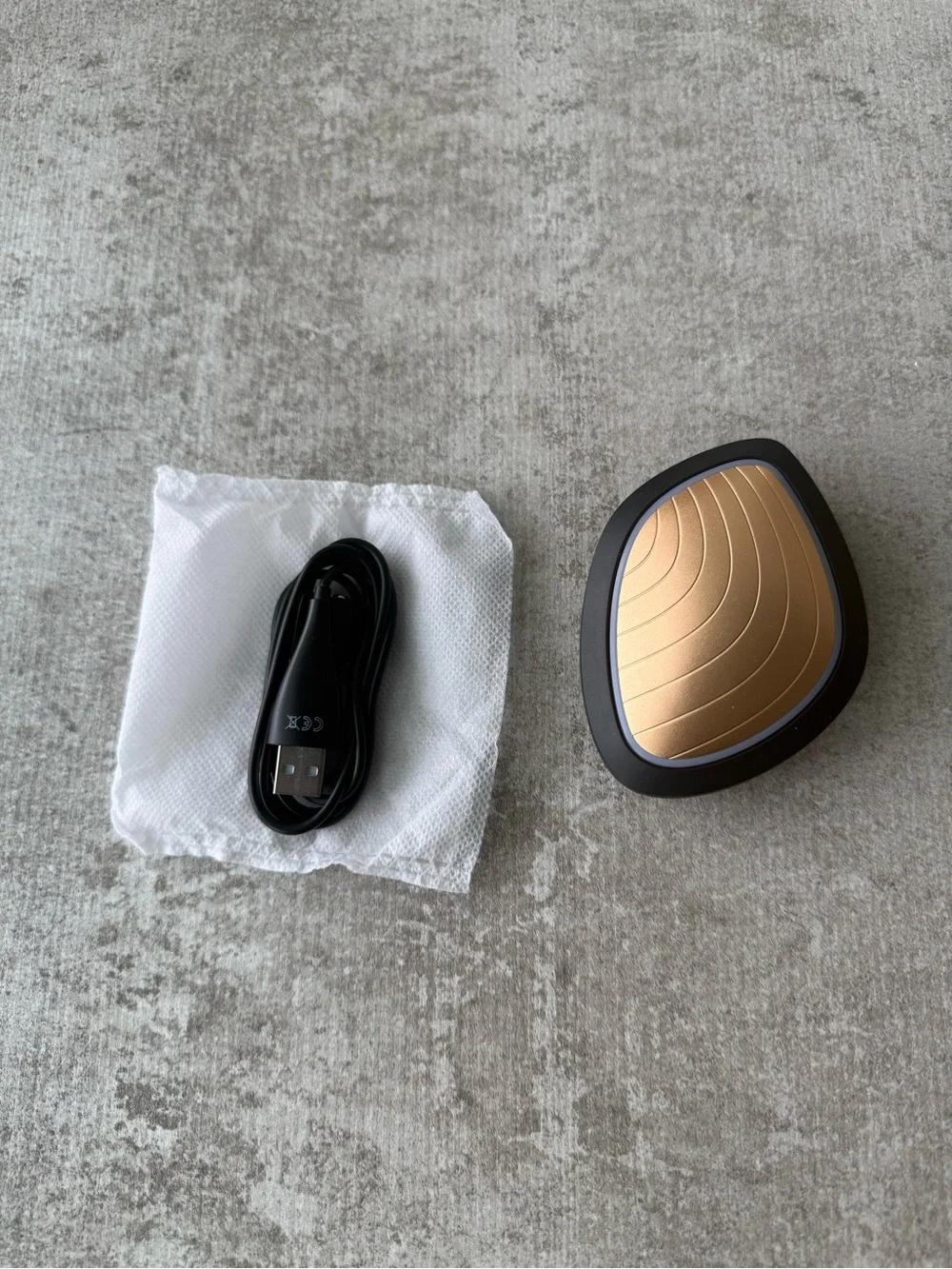 Gold Wireless Earbuds Charging Case - Unknown Brand
